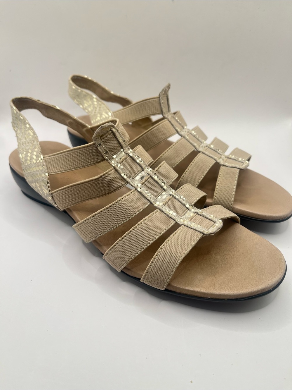 Munro Darian Women's 8B Comfort Elastic-Strap Beige Sandals